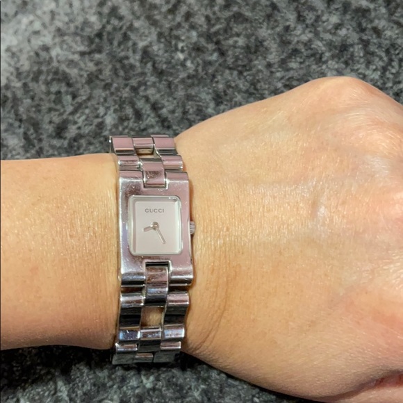 Gucci watch main image 6
